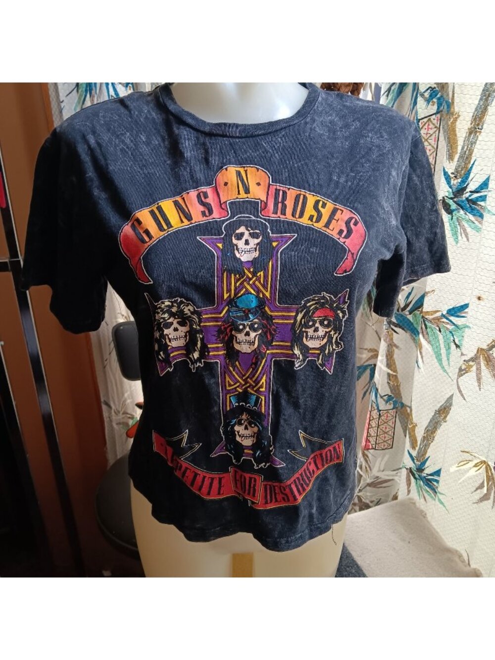 Small Guns N Roses Band Tee Womens Black Acid Wash Graphic Shirt